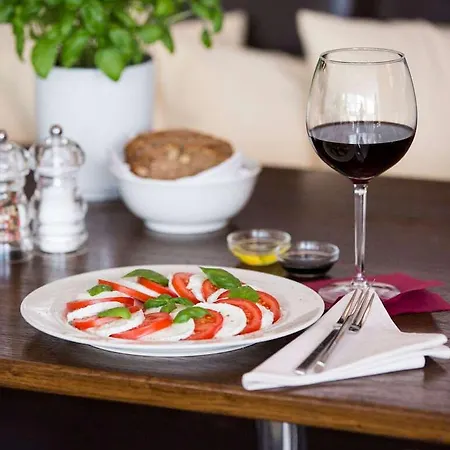 فندق Auszeit - Fruehstueckshotel 3*